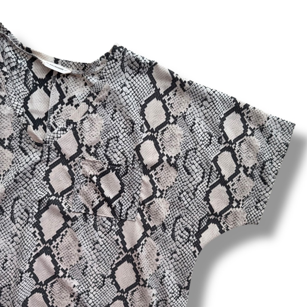 ee:some Women S Beige Black Snakeskin Print VNeck Pocket Blouse Relaxed Fit Boho